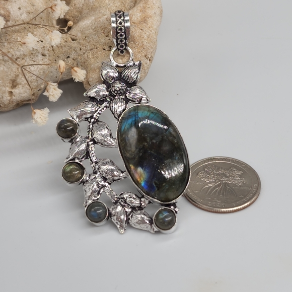 Stunning Floral Natural Labradorite Stone Silver Pendant - Picture 3 of 6